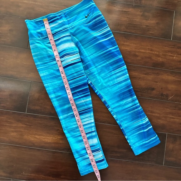 Nike Womens Legend Light Fit Swift Print Capri Leggings Turquoise Blue Green XS - Picture 5 of 5